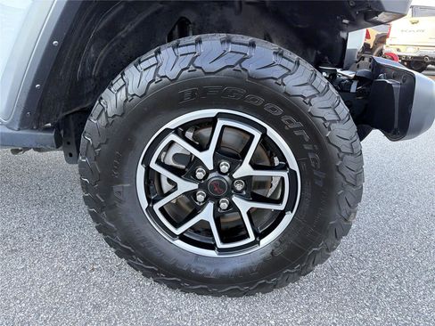 Used 2025 Jeep Wrangler Unlimited Rubicon AWD/4WD image 11