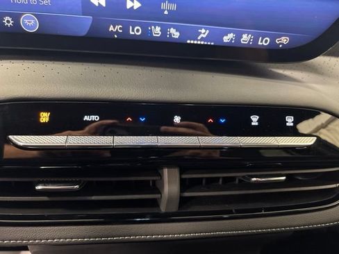 Used 2026 Buick Enclave Avenir w/ Super Cruise Package AWD/4WD image 30
