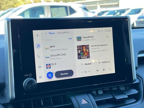 Used 2025 Toyota RAV4 XLE image 21