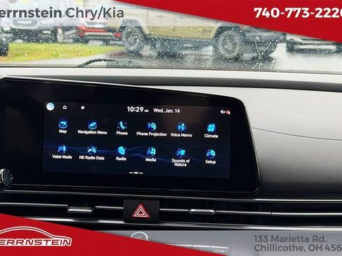 Used 2022 Hyundai Elantra Limited image 9