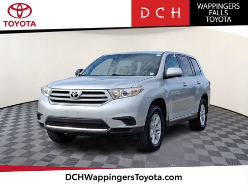 Used 2013 Toyota Highlander Plus w/ Cold Weather Pkg image 1