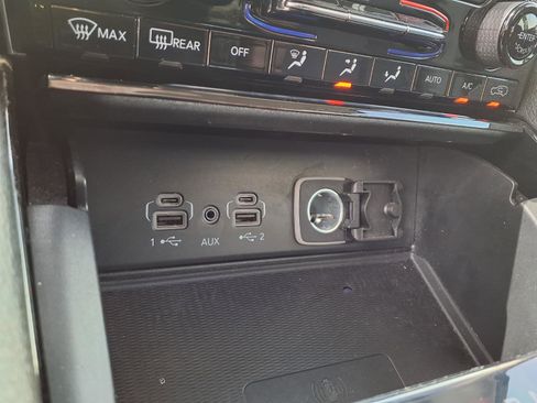 Used 2023 Jeep Grand Cherokee Laredo w/ Luxury Tech Group I AWD/4WD image 7