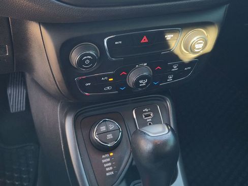 Used 2019 Jeep Compass Trailhawk w/ Cold Weather Group image 24