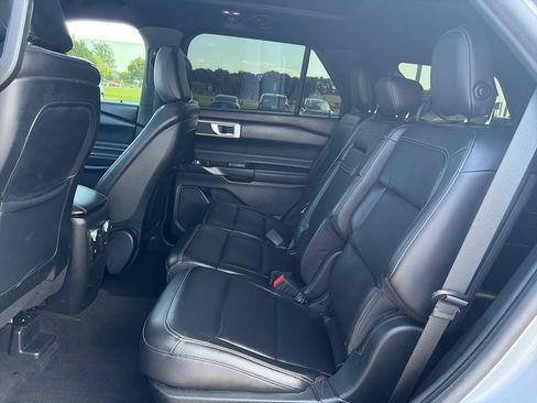 Used 2020 Ford Explorer XLT w/ Equipment Group 202A AWD/4WD image 28