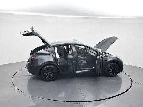 Used 2025 Tesla Model Y Long Range AWD/4WD image 44