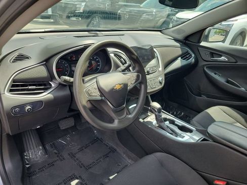 Used 2025 Chevrolet Malibu LT FWD image 16