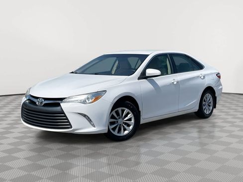 Used 2017 Toyota Camry LE FWD image 1