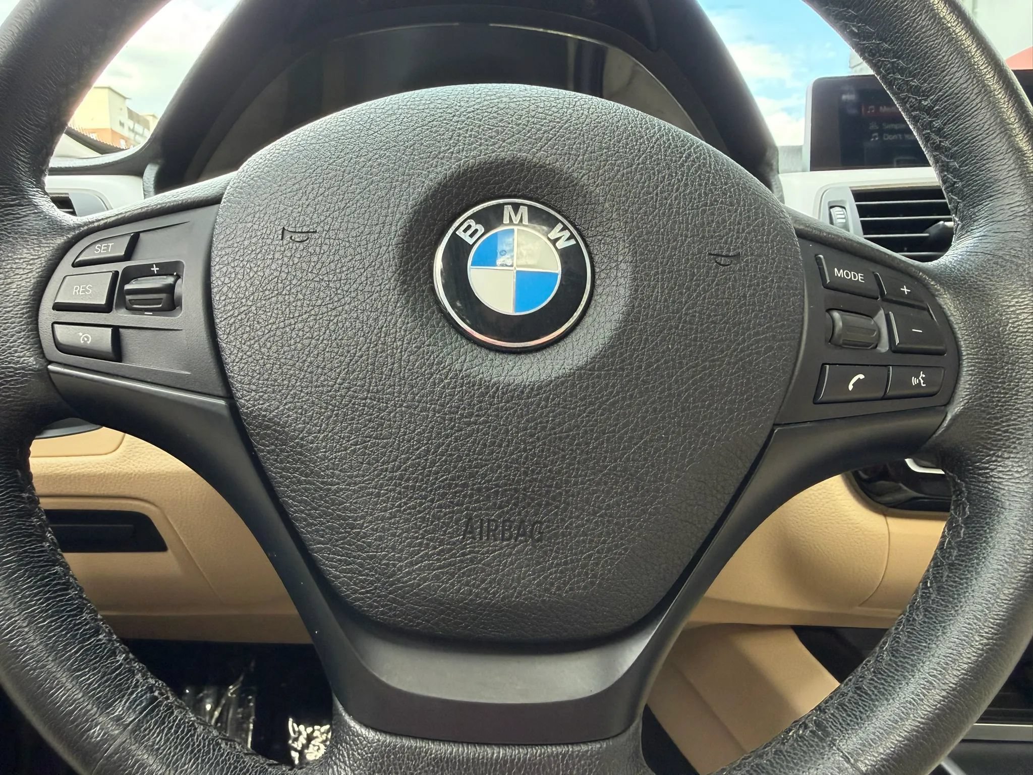 Used 2018 BMW 320i xDrive Sedan AWD/4WD image 17
