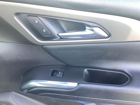 Used 2025 Chevrolet Traverse LT image 16