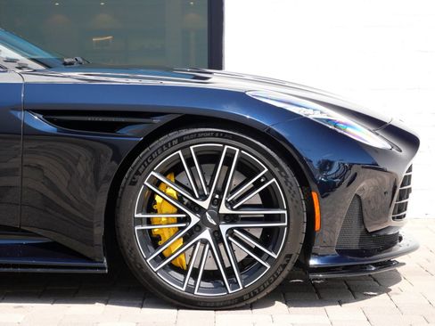Used 2024 Aston Martin DB12 Coupe RWD image 4