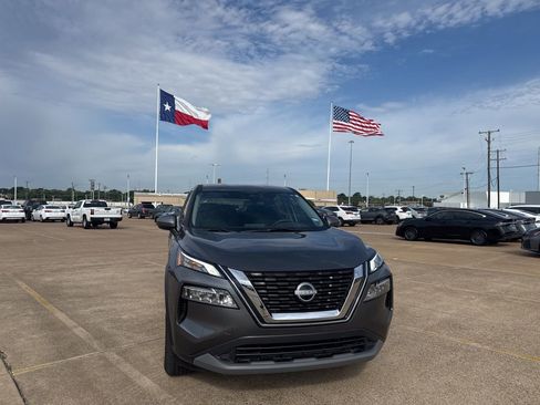 Certified 2023 Nissan Rogue SV FWD image 3