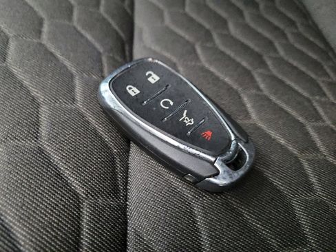 Used 2018 Chevrolet Equinox LT image 32