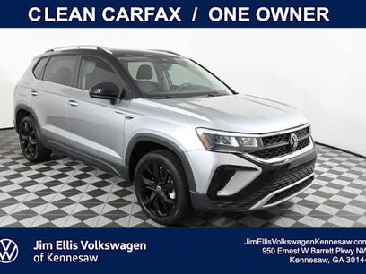 Used 2023 Volkswagen Taos SE w/ Panoramic Sunroof Package