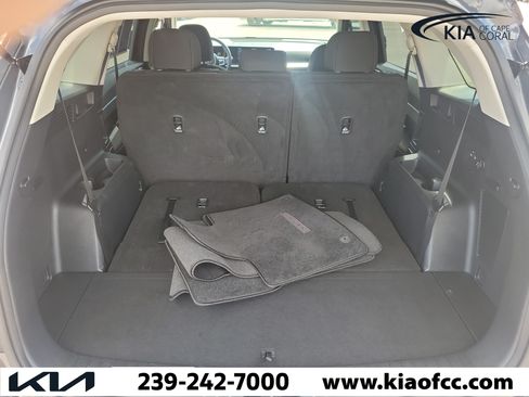 Certified 2025 Kia Sorento LX FWD image 11