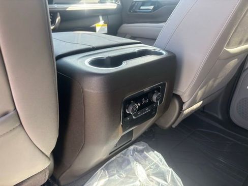 New 2026 Chevrolet Suburban LT w/ Comfort Package AWD/4WD image 23