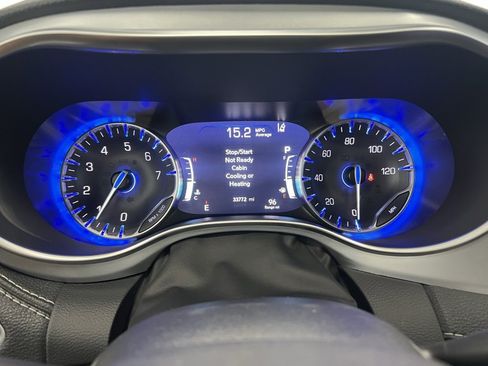 Used 2025 Chrysler Pacifica Limited image 25