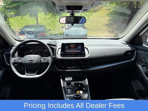 Used 2025 Nissan Rogue SV AWD/4WD image 9
