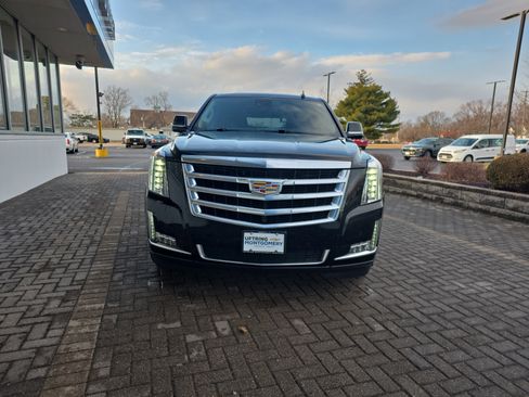 Used 2018 Cadillac Escalade Luxury image 9