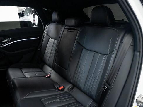 Used 2023 Audi e-tron S Premium Plus image 22