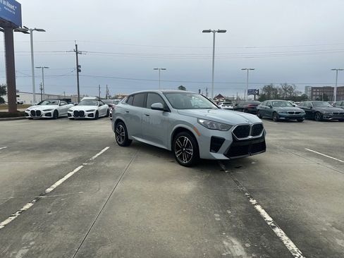 Certified 2025 BMW X2 xDrive28i image 3
