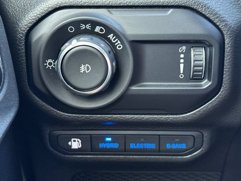 Used 2023 Jeep Wrangler Unlimited w/ Cold Weather Group AWD/4WD image 31