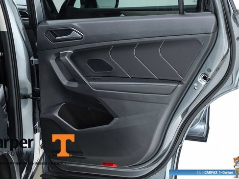 Used 2024 Volkswagen Tiguan SE w/ Panoramic Sunroof Package FWD image 30