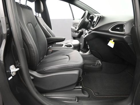 New 2026 Chrysler Voyager LX image 18