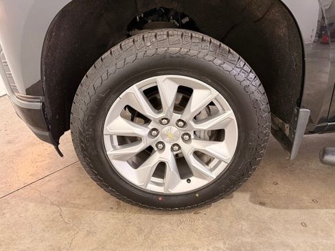 Used 2022 Chevrolet Silverado 1500 Custom AWD/4WD image 14