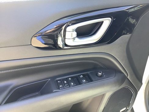 New 2025 Jeep Compass Latitude w/ Sun & Sound Group image 10