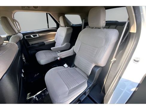 Used 2020 Ford Explorer XLT AWD/4WD image 22
