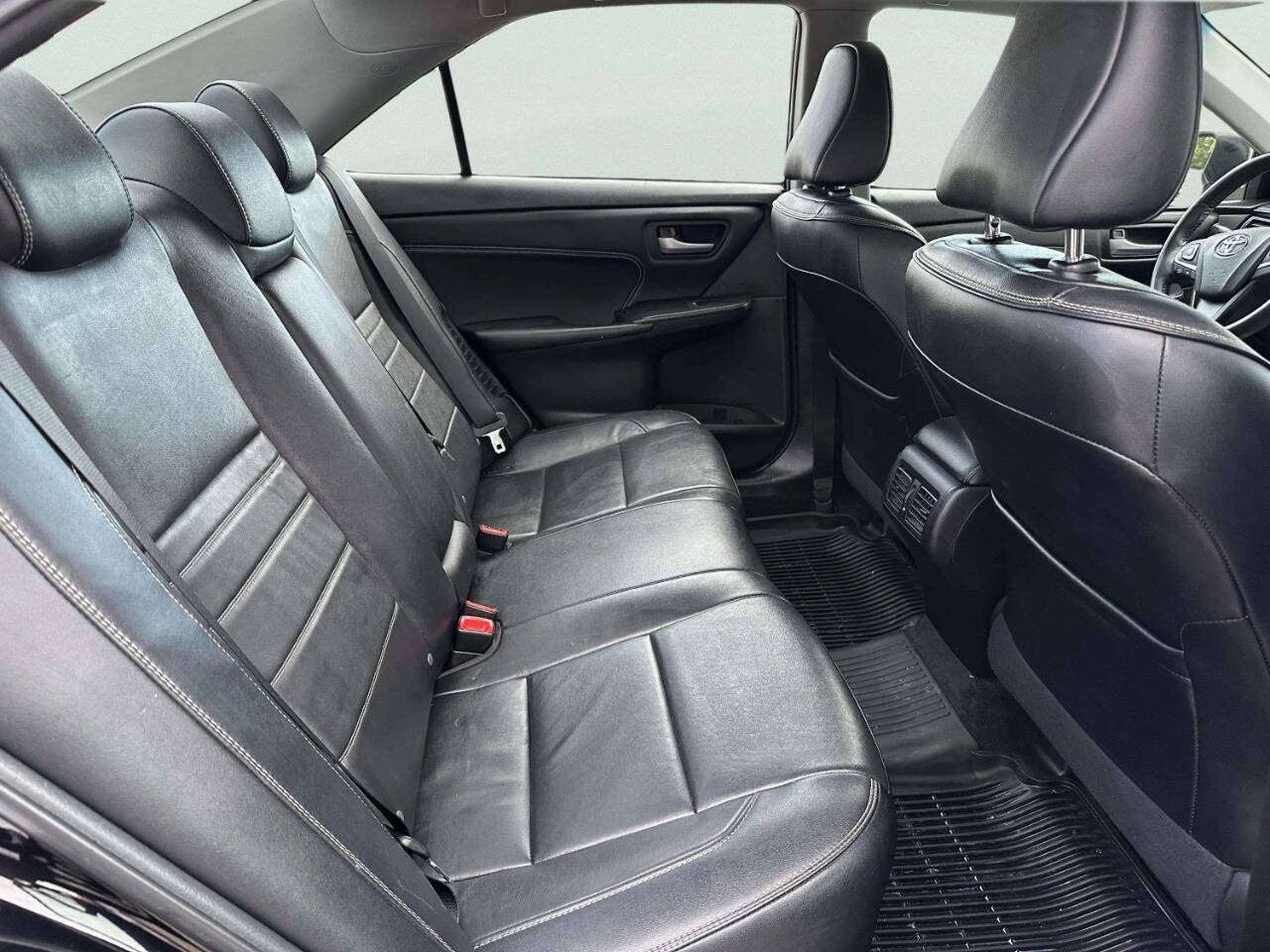 Used 2017 Toyota Camry XLE w/ Moonroof Package FWD image 14