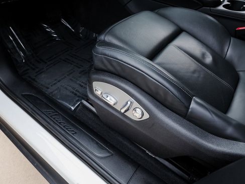 Certified 2024 Porsche Macan image 14