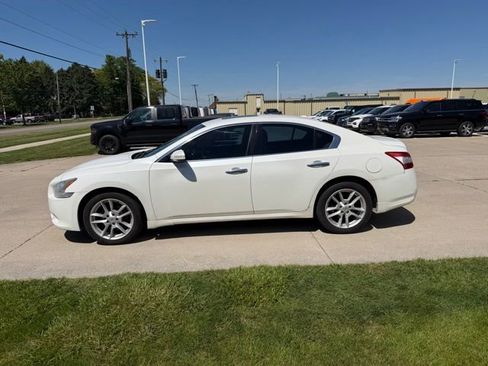 Used 2011 Nissan Maxima 3.5 SV w/ Cold Pkg FWD image 8