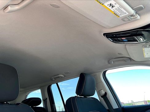 Used 2023 Jeep Grand Cherokee Laredo AWD/4WD image 16