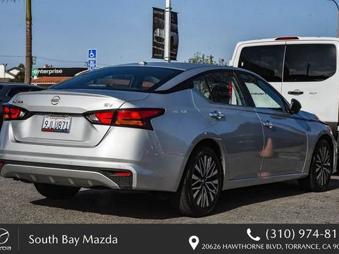 Used 2024 Nissan Altima 2.5 SV FWD image 8