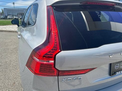 Used 2025 Volvo XC60 B5 Plus AWD/4WD image 11