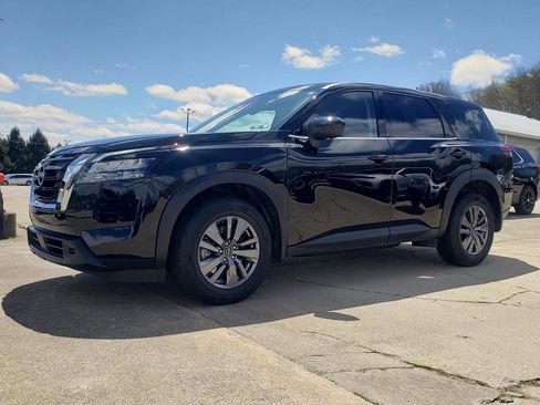 Used 2025 Nissan Pathfinder S AWD/4WD image 8