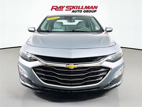 Used 2025 Chevrolet Malibu LT image 2