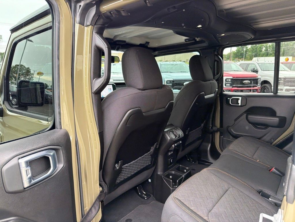 Used 2026 Jeep Gladiator Mojave AWD/4WD image 17