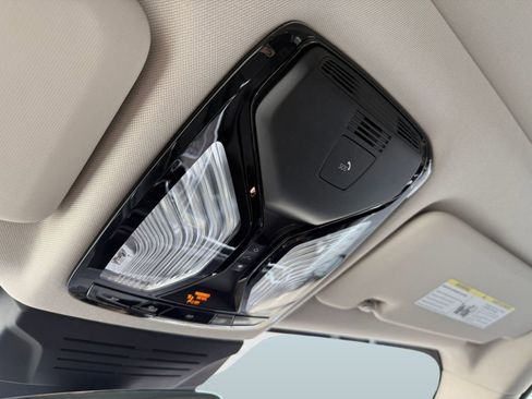 Used 2026 BMW X7 xDrive40i w/ Premium Package image 16