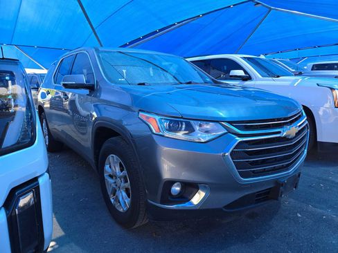 Used 2018 Chevrolet Traverse LT image 2