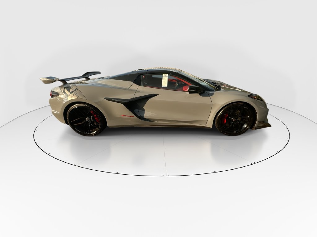 Used 2025 Chevrolet Corvette Z06 w/ Stealth Interior Trim Package RWD image 9