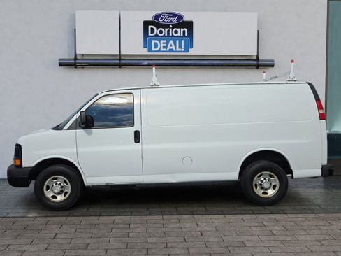 Used 2015 Chevrolet Express 2500 RWD image 6