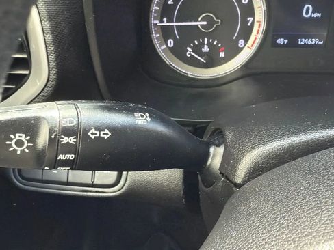 Used 2021 Hyundai Venue SE image 14