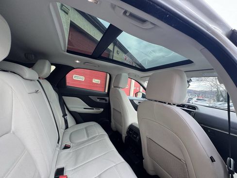 Used 2017 Jaguar F-PACE Prestige image 21