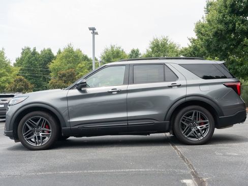 Used 2025 Ford Explorer ST RWD image 8
