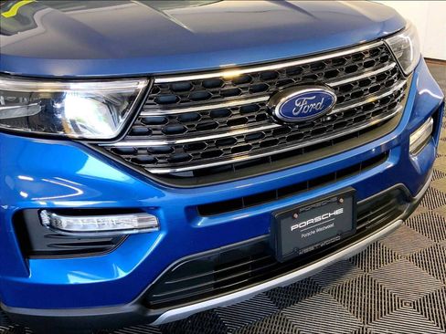 Used 2021 Ford Explorer XLT w/ Equipment Group 202A AWD/4WD image 34