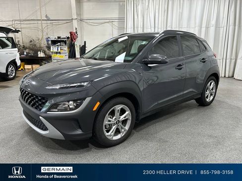Used 2023 Hyundai Kona SEL w/ Convenience Package FWD image 4