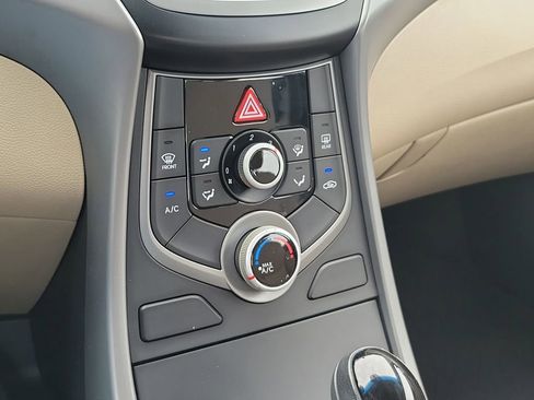 Used 2016 Hyundai Elantra SE image 31