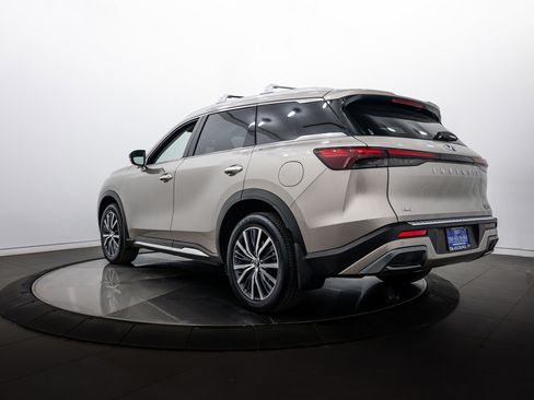Used 2023 INFINITI QX60 Sensory w/ Vision Package AWD/4WD image 5